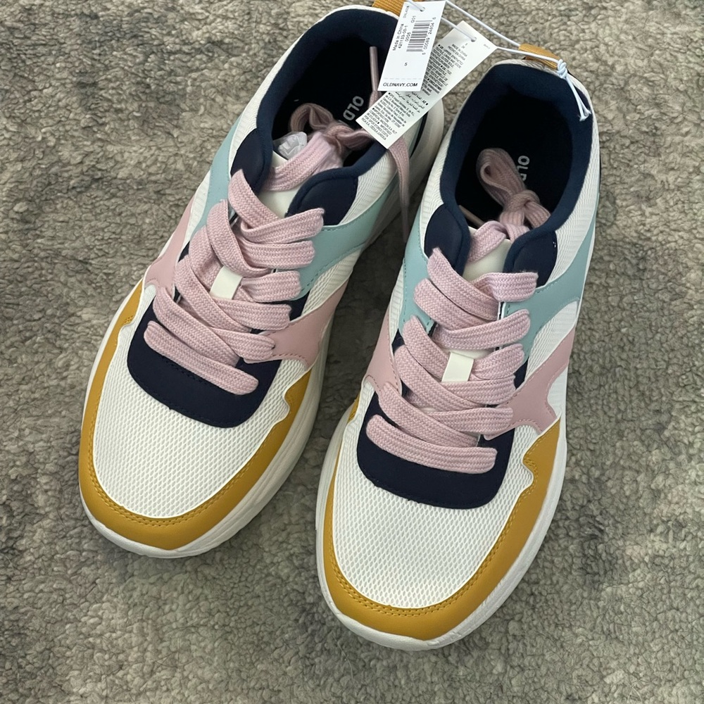 NWT girls size 5 sneakers